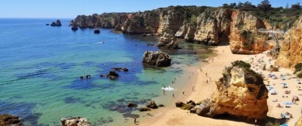 A praia Dona Ana, em Lagos (Algarve), eleita a Melhor Praia Portuguesa