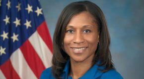 NASA envia pela primeira vez para Estação Espacial Internacional astronauta afro-americana
